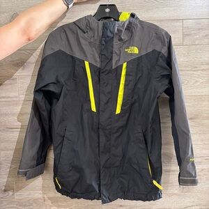 North Face Jacket/Windbreaker, Boys Size M (10-12)